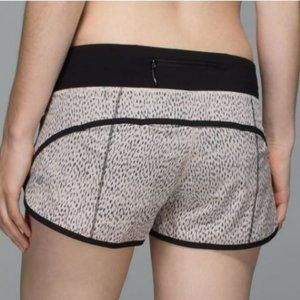 Lululemon Run: Speed Sz 6 Short 4-way Stretch Dottie Dash Grain Black / Black
